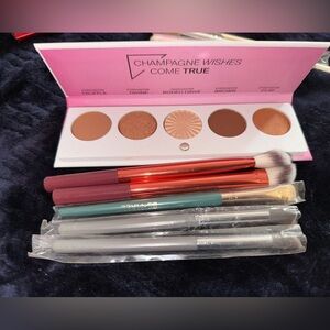 Brand new eyeshadow palette OFRA Signature Palette Luxe with 5 brushes